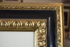 Dettaglio cornice antica nero oro